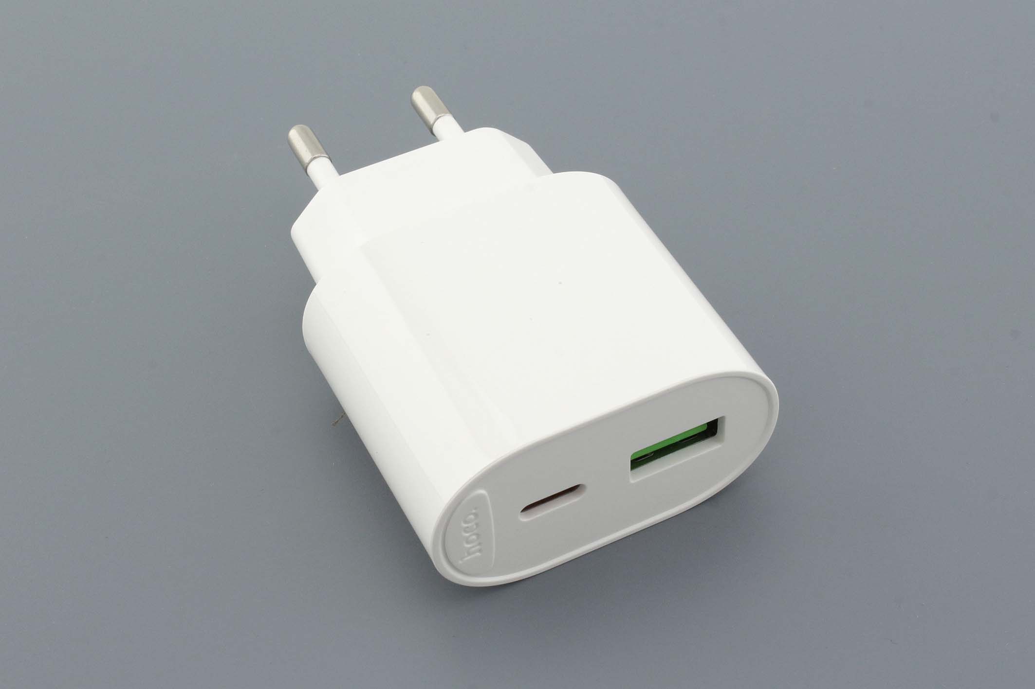 Блок питания (сетевой адаптер) HOCO C109A PD20W+QC3.0 charger, белый